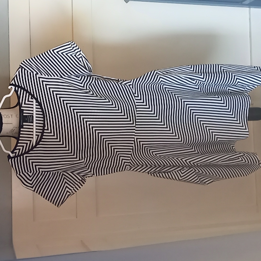 BCBGMAXAZRIA Black  & White Striped Handkerchief Asymmetrical Hem Dress Sz XS